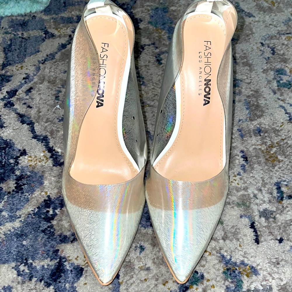 FASHION NOVA IRIDESCENT PUMP